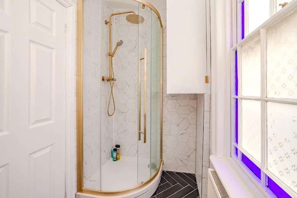 Beautiful Sea View I Spacious One Bed Room Flat I Sleep 4 Guests Bp2 Brighton Екстериор снимка